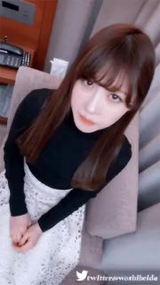 大奶甜美妹子，张开双腿摸逼口交床边猛操呻吟娇喘